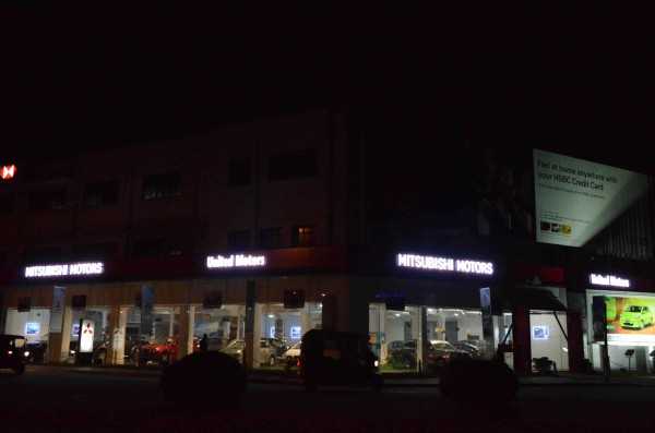 interior_branding/automobile_showrooms
