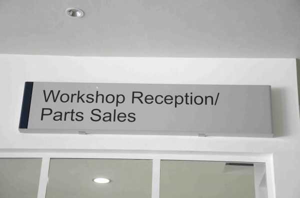 interior_branding/automobile_showrooms