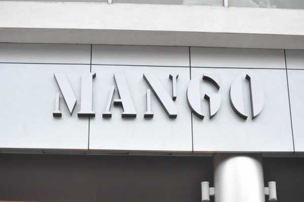 interior_branding/branded_apparel_outlet_