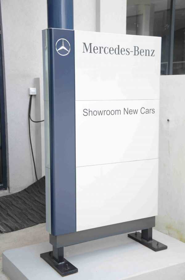 interior_branding/automobile_showrooms