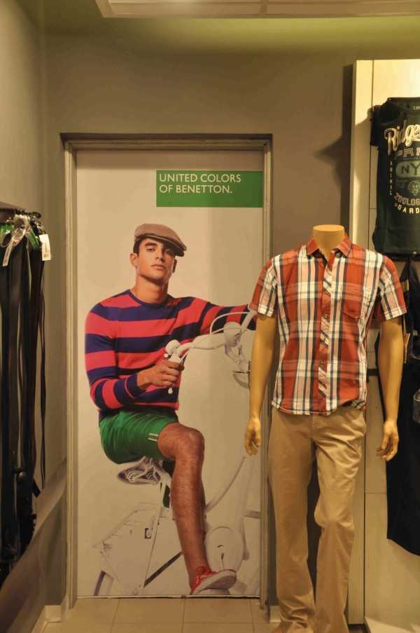 interior_branding/branded_apparel_outlet_